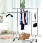 Mobile clothes salesman rack with 2 rails